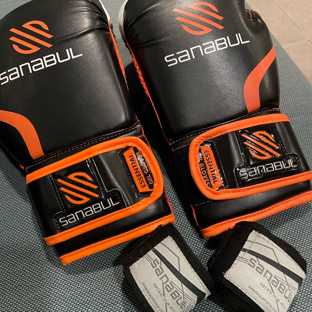 Kids Muay Thai  gloves 8 oz with handwraps